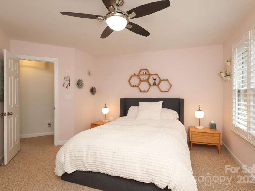 879 Park Slope Drive, Charlotte, NC 28209.  MLS# CAR4247473, YatesRealty ID 8832. 