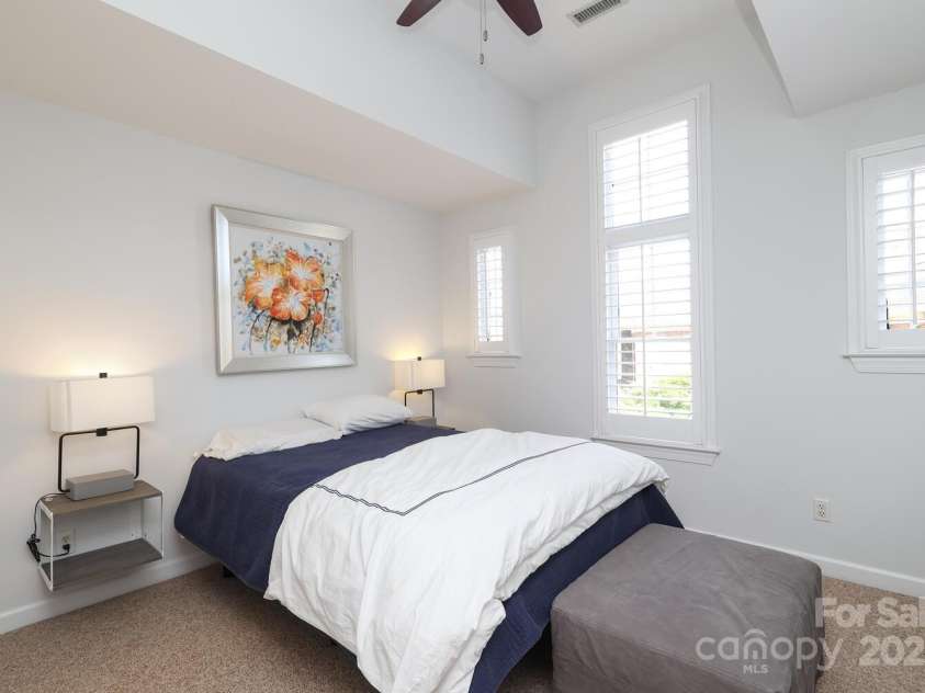 879 Park Slope Drive, Charlotte, NC 28209.  MLS# CAR4247473, YatesRealty ID 8832. 