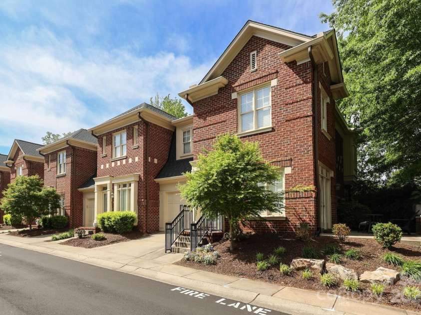 879 Park Slope Drive, Charlotte, NC 28209.  MLS# CAR4247473, YatesRealty ID 8832. 