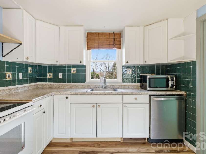 105 Smith Graveyard Road, Asheville, NC 28806.  MLS# CAR4384560, YatesRealty ID 8834. 