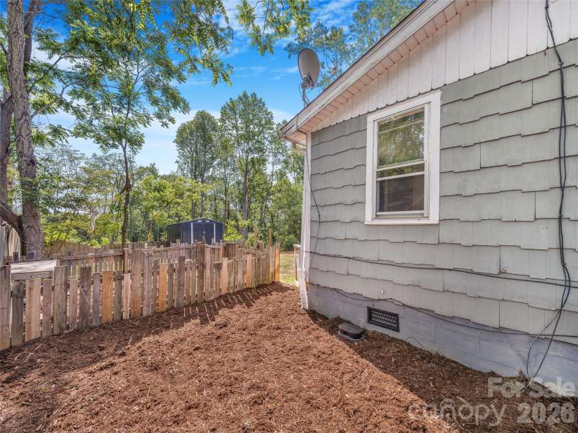 105 Smith Graveyard Road, Asheville, NC 28806.  MLS# CAR4384560, YatesRealty ID 8834. 