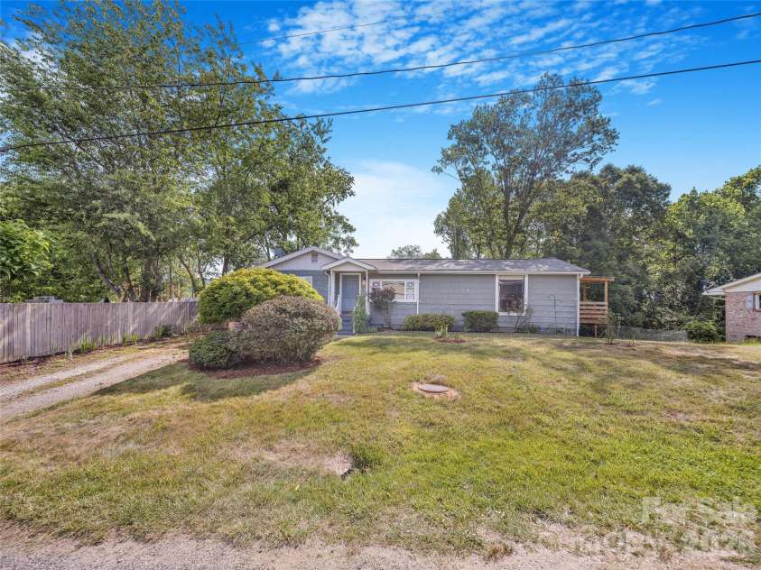 105 Smith Graveyard Road, Asheville, NC 28806.  MLS# CAR4384560, YatesRealty ID 8834. 