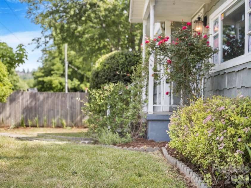 105 Smith Graveyard Road, Asheville, NC 28806.  MLS# CAR4384560, YatesRealty ID 8834. 