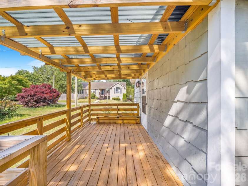 105 Smith Graveyard Road, Asheville, NC 28806.  MLS# CAR4384560, YatesRealty ID 8834. Beautiful Space to Enjoy the Outdoors