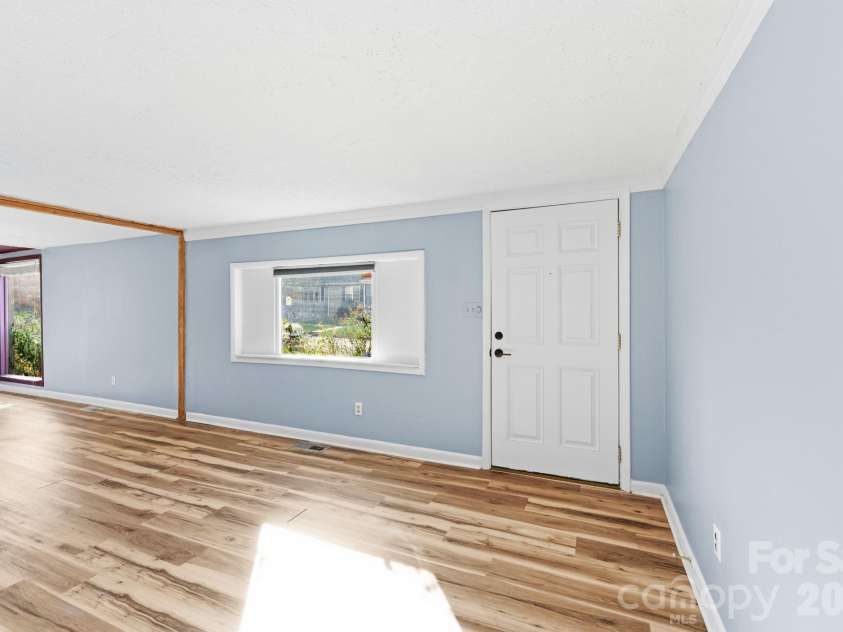 105 Smith Graveyard Road, Asheville, NC 28806.  MLS# CAR4384560, YatesRealty ID 8834. Updated Main Level Flooring