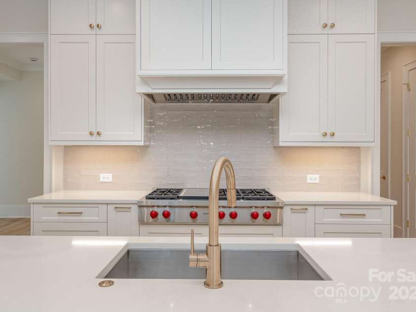 2924 Sharon View Road, Charlotte, NC 28210.  MLS# CAR4239433, YatesRealty ID 8834. Kitchen