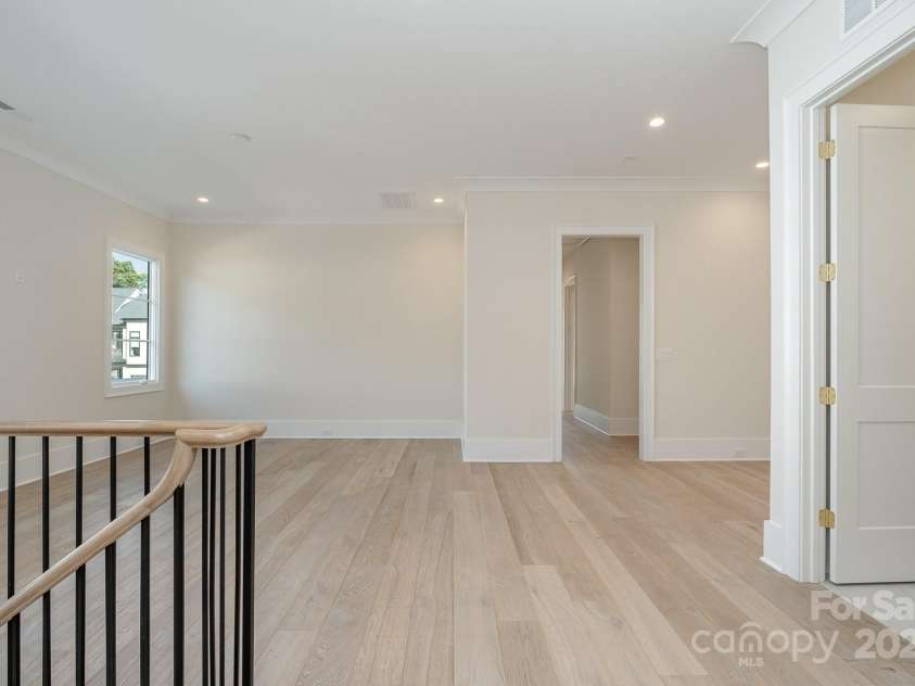 2924 Sharon View Road, Charlotte, NC 28210.  MLS# CAR4239433, YatesRealty ID 8834. Media/Loft Up