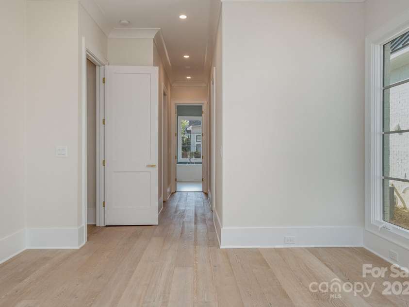 2924 Sharon View Road, Charlotte, NC 28210.  MLS# CAR4239433, YatesRealty ID 8834. Primary Bedroom on Main