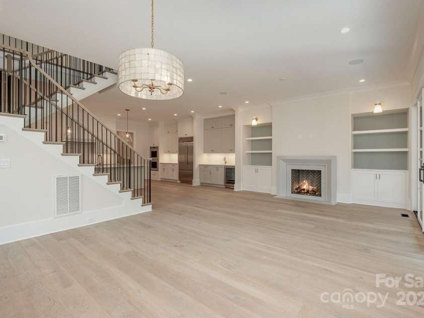 3131 Providence Road, Charlotte, NC 28211.  MLS# CAR4244531, YatesRealty ID 8835. Dining Room/Living Room