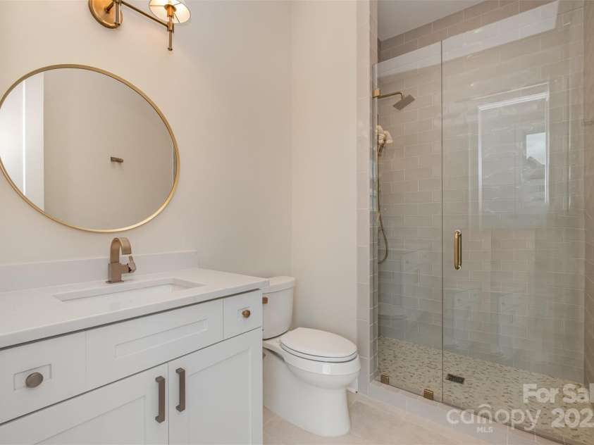 3131 Providence Road, Charlotte, NC 28211.  MLS# CAR4244531, YatesRealty ID 8835. Ensuite Bathroom