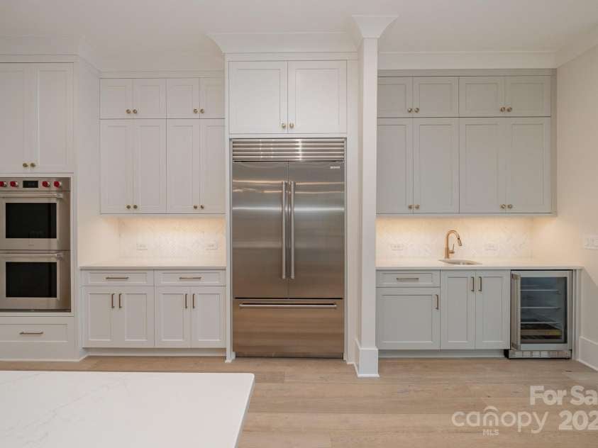 3131 Providence Road, Charlotte, NC 28211.  MLS# CAR4244531, YatesRealty ID 8835. Kitchen/Wet Bar
