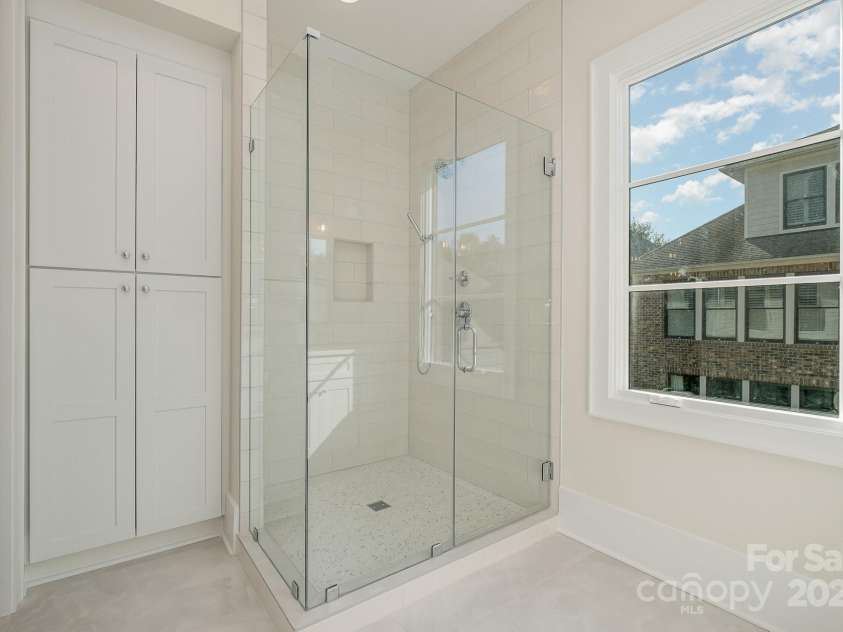 3131 Providence Road, Charlotte, NC 28211.  MLS# CAR4244531, YatesRealty ID 8835. Second Primary Bathroom Up
