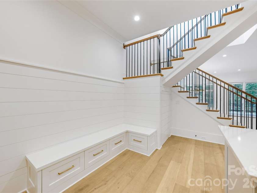 5031 Gilchrist Road, Charlotte, NC 28211.  MLS# CAR4244515, YatesRealty ID 8835. Breakfast Nook for Representation