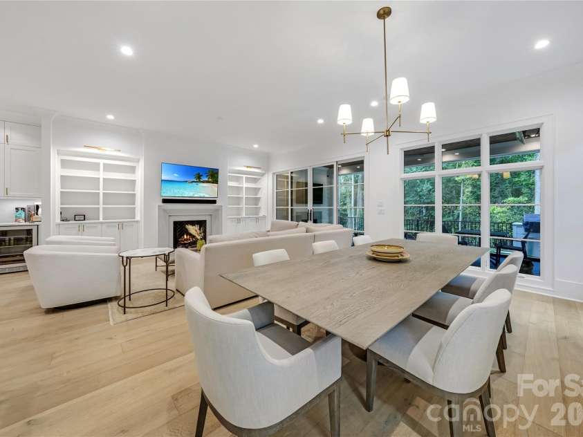 5031 Gilchrist Road, Charlotte, NC 28211.  MLS# CAR4244515, YatesRealty ID 8835. Dining Room for Representation