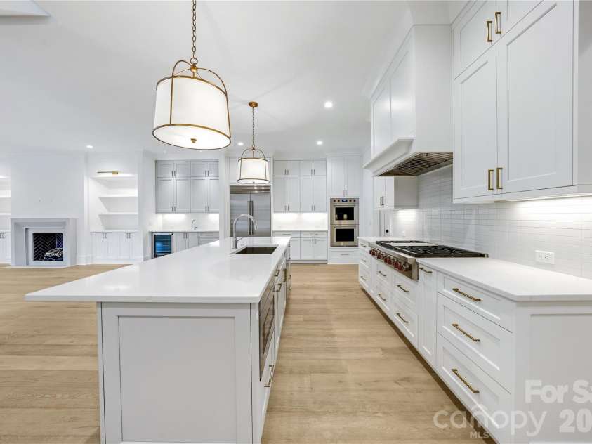 5031 Gilchrist Road, Charlotte, NC 28211.  MLS# CAR4244515, YatesRealty ID 8835. Kitchen for Representation