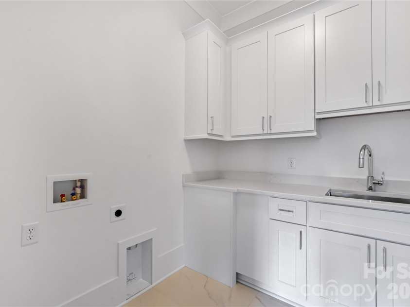 5031 Gilchrist Road, Charlotte, NC 28211.  MLS# CAR4244515, YatesRealty ID 8835. Laundry Room for Representation