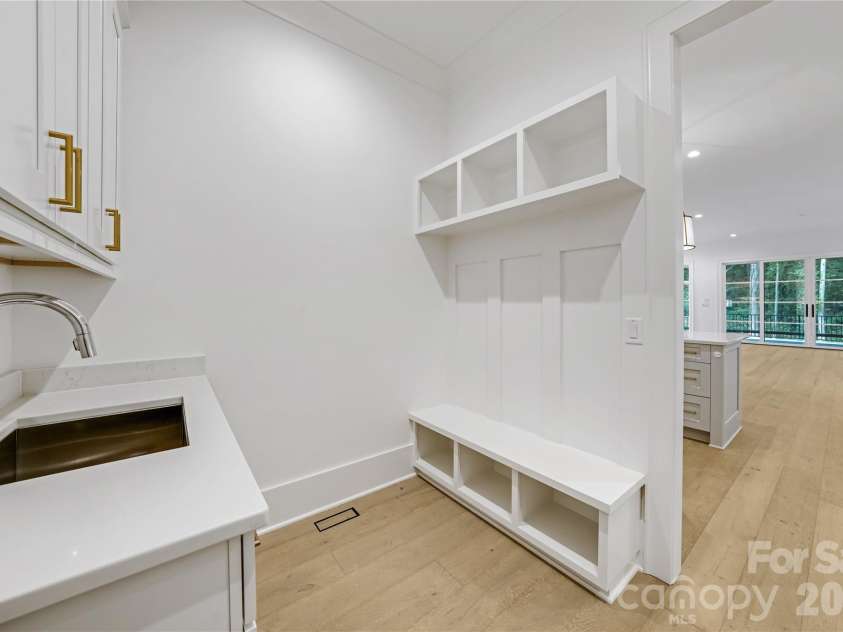 5031 Gilchrist Road, Charlotte, NC 28211.  MLS# CAR4244515, YatesRealty ID 8835. Mud Room for Representation