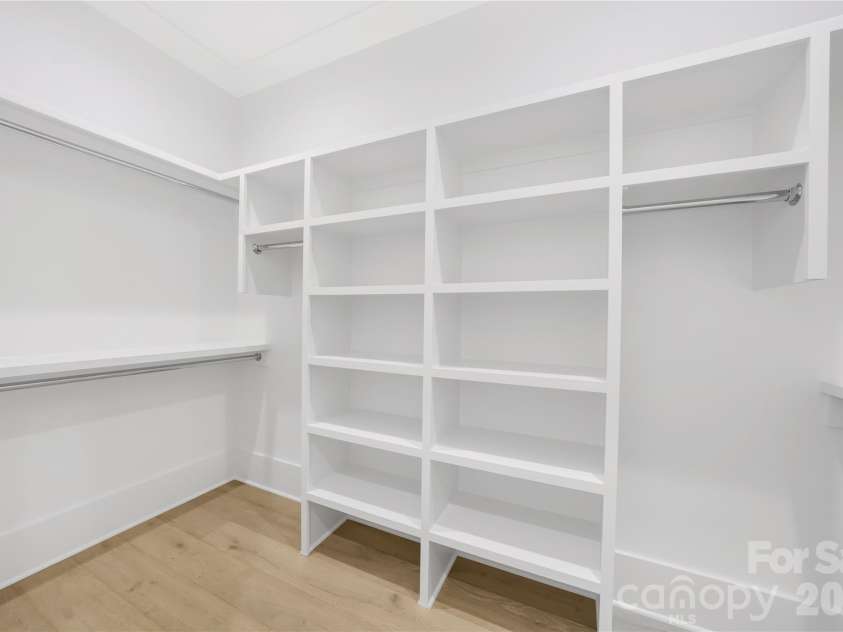 5031 Gilchrist Road, Charlotte, NC 28211.  MLS# CAR4244515, YatesRealty ID 8835. Primary on Main Closet for Representation