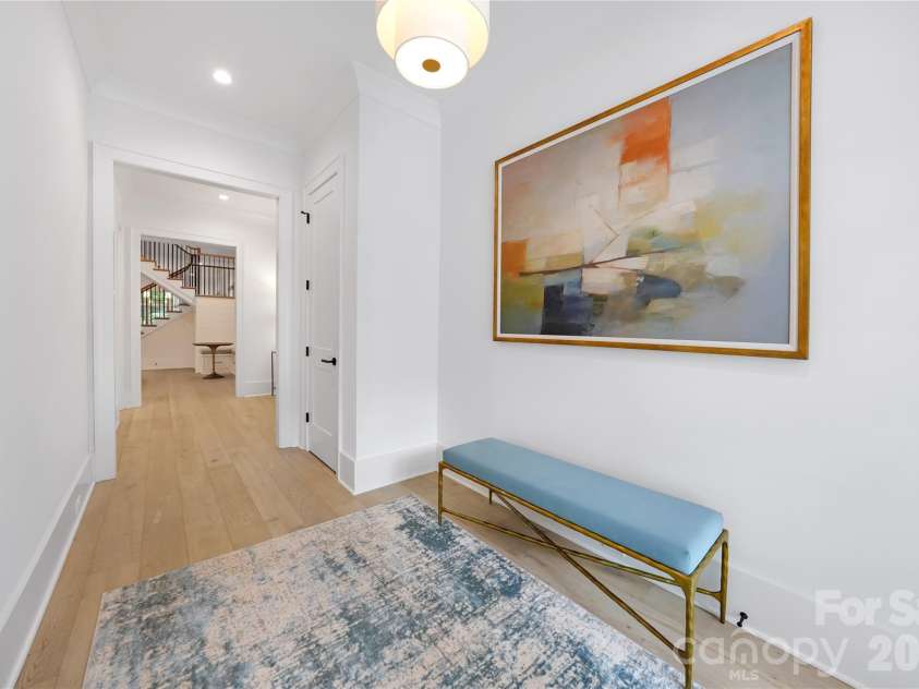 3146 Providence Road, Charlotte, NC 28211.  MLS# CAR4238500, YatesRealty ID 8836. Foyer for Representation