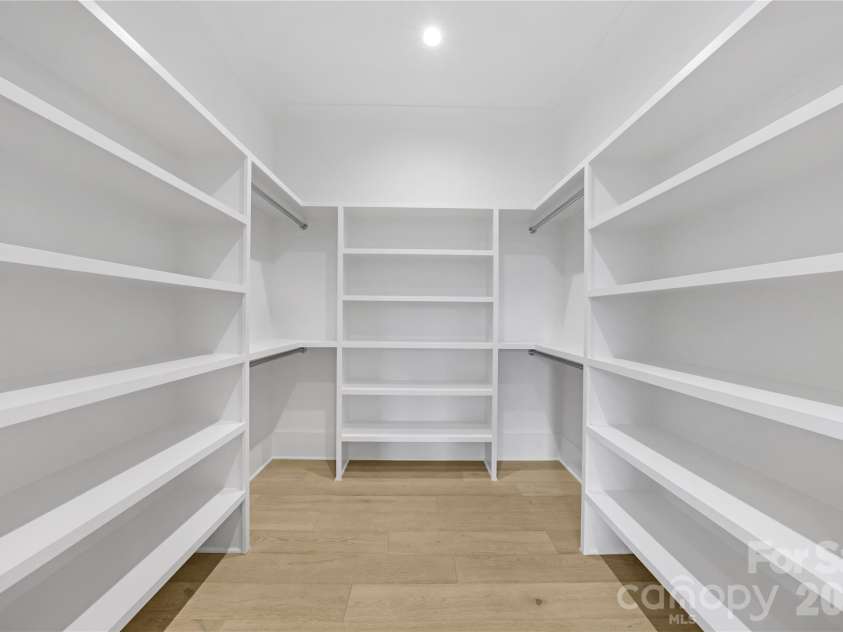 3146 Providence Road, Charlotte, NC 28211.  MLS# CAR4238500, YatesRealty ID 8836. Primary Closet Up for Representation