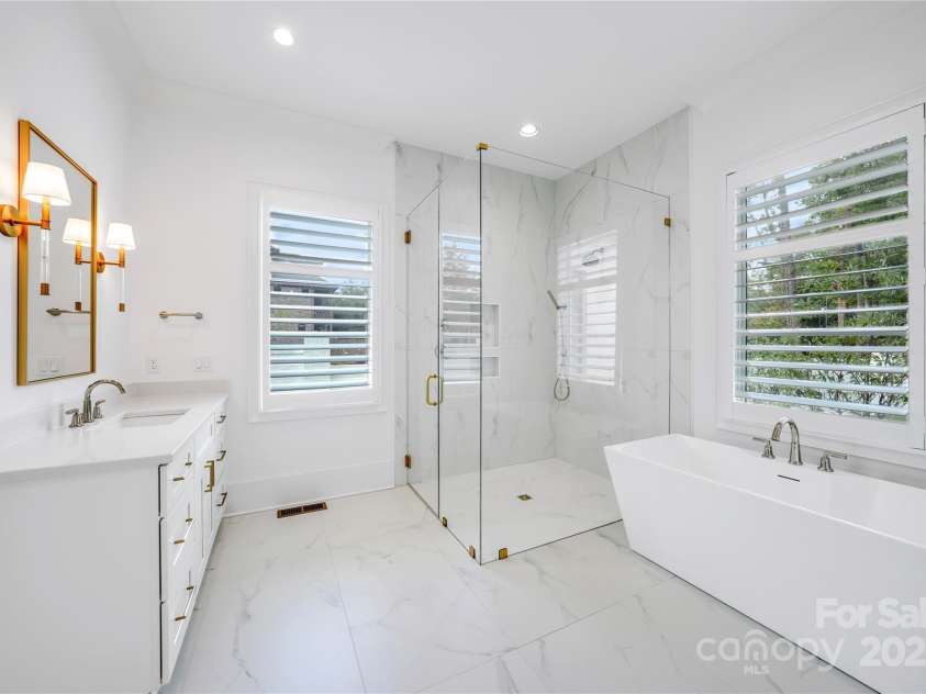 3154 Providence Road, Charlotte, NC 28211.  MLS# CAR4238500, YatesRealty ID 8836. Primary Bathroom on Main