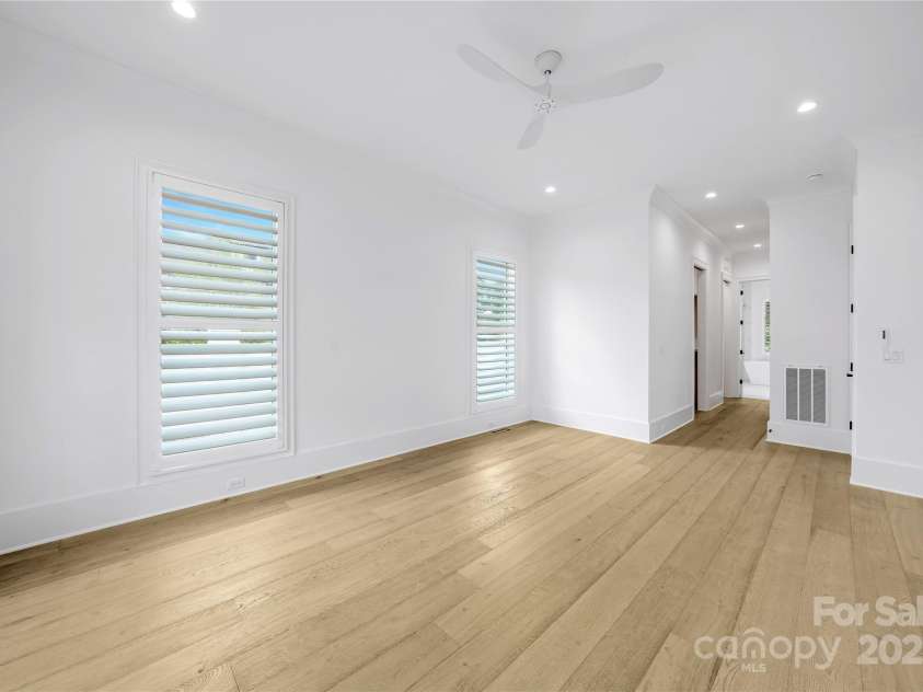 3154 Providence Road, Charlotte, NC 28211.  MLS# CAR4238500, YatesRealty ID 8836. Primary Bedroom on Main