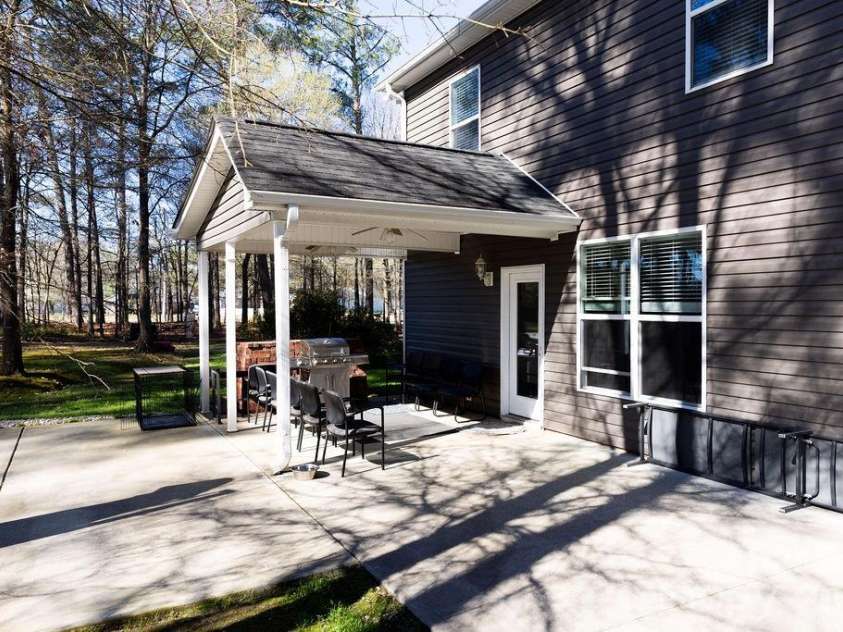 402 Spring Lake Drive, Monroe, NC 28110.  MLS# CAR4358144, YatesRealty ID 8837. 