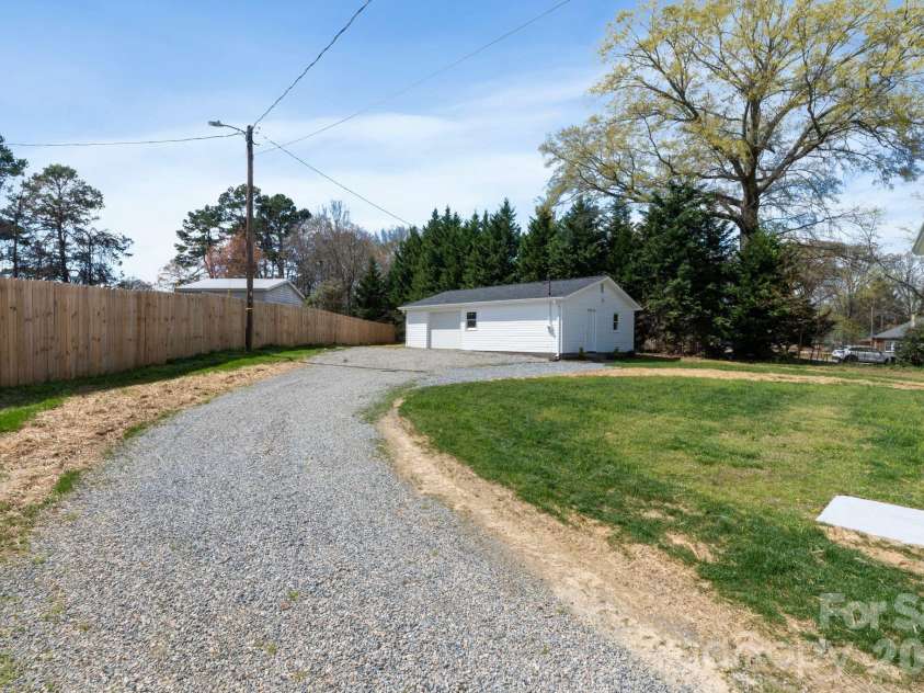 2106 Statesville Highway, Mooresville, NC 28115.  MLS# CAR4363789, YatesRealty ID 8838. Workshop
