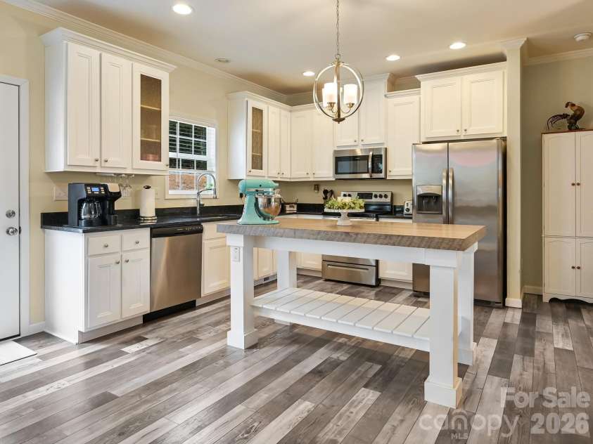 241 West Sunset Ridge Drive, Etowah, NC 28729.  MLS# CAR4365261, YatesRealty ID 8839. 