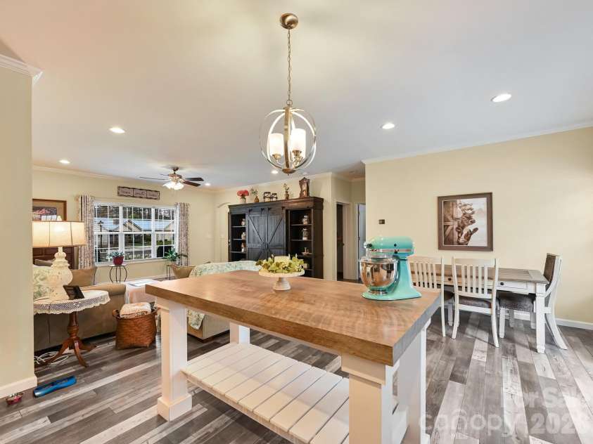 241 West Sunset Ridge Drive, Etowah, NC 28729.  MLS# CAR4365261, YatesRealty ID 8839. 