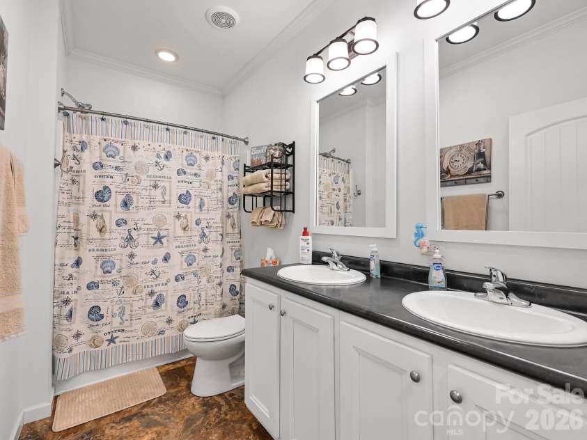 241 West Sunset Ridge Drive, Etowah, NC 28729.  MLS# CAR4365261, YatesRealty ID 8839. 