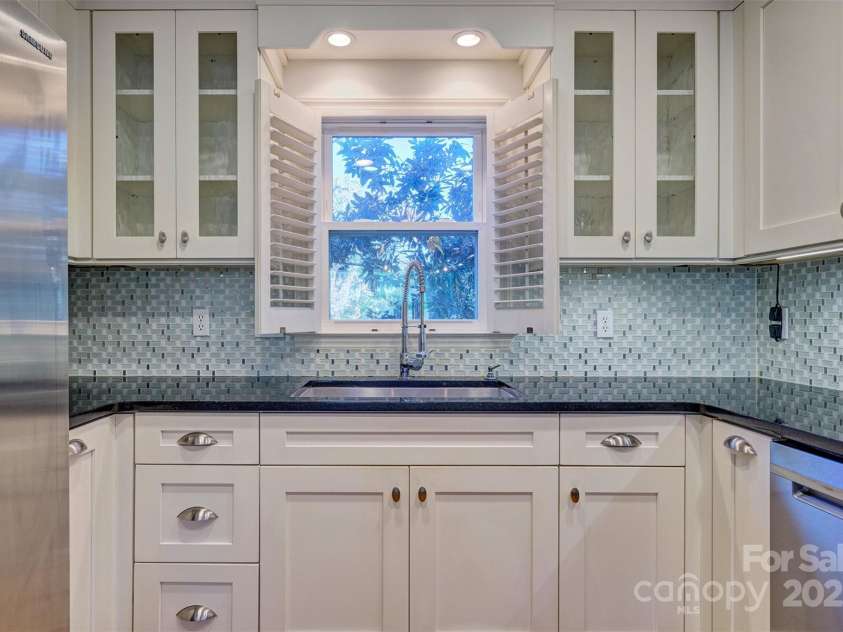 94 Heritage Drive, Lake Wylie, SC 29710.  MLS# CAR4196834, YatesRealty ID 8840. 