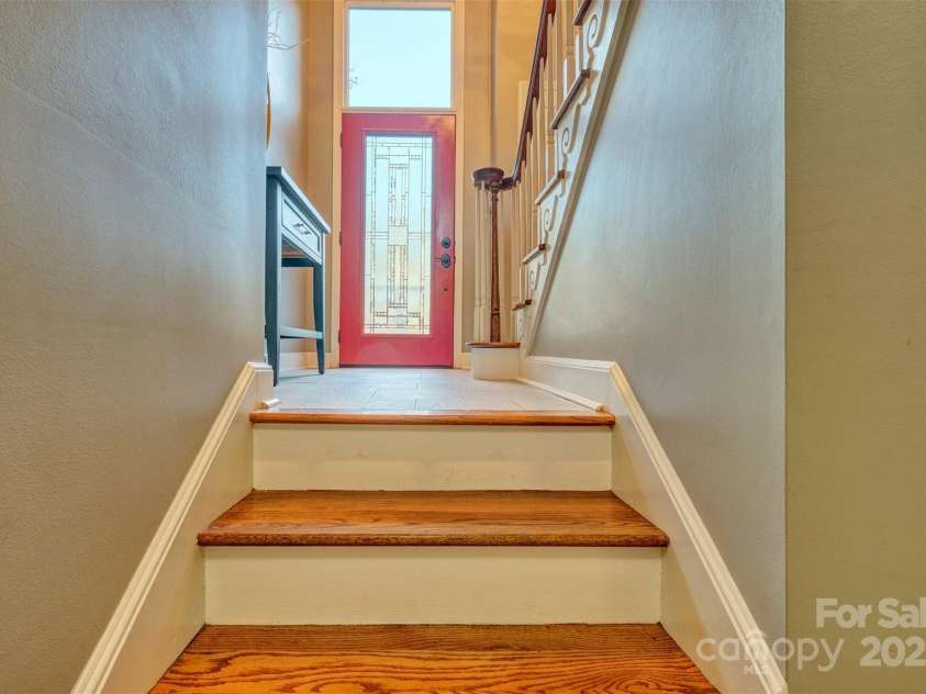 94 Heritage Drive, Lake Wylie, SC 29710.  MLS# CAR4196834, YatesRealty ID 8840. 