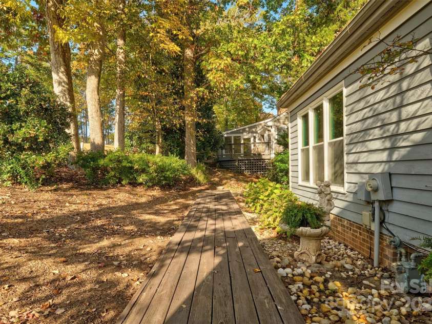 94 Heritage Drive, Lake Wylie, SC 29710.  MLS# CAR4196834, YatesRealty ID 8840. 