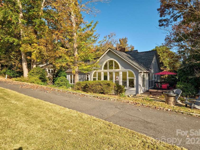 94 Heritage Drive, Lake Wylie, SC 29710.  MLS# CAR4196834, YatesRealty ID 8840. 