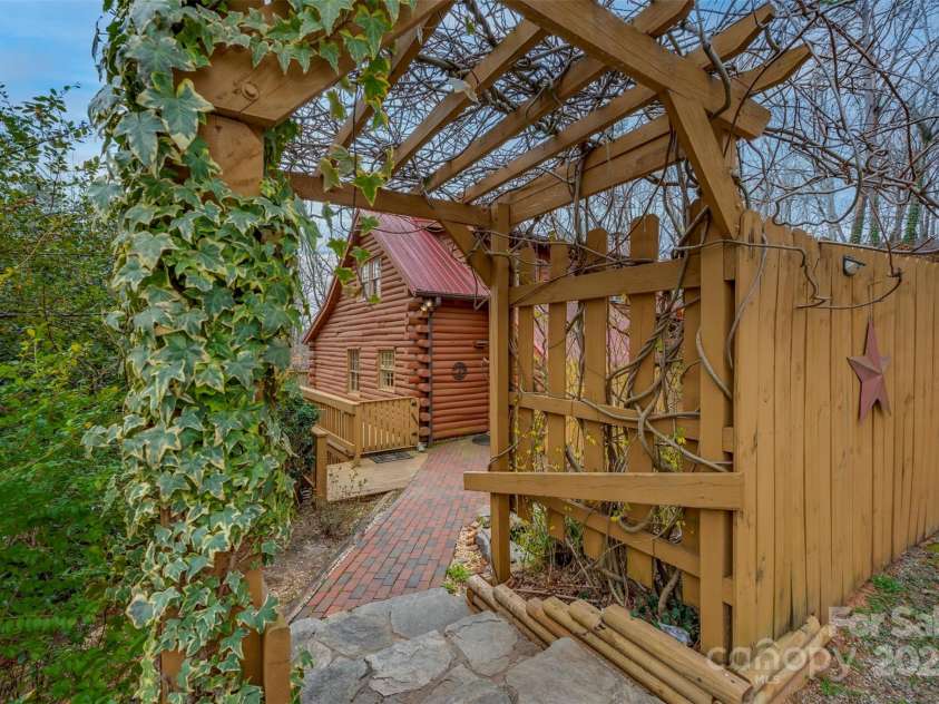 143 Caledonia Road, Landrum, SC 29356.  MLS# CAR4233851, YatesRealty ID 8841. 