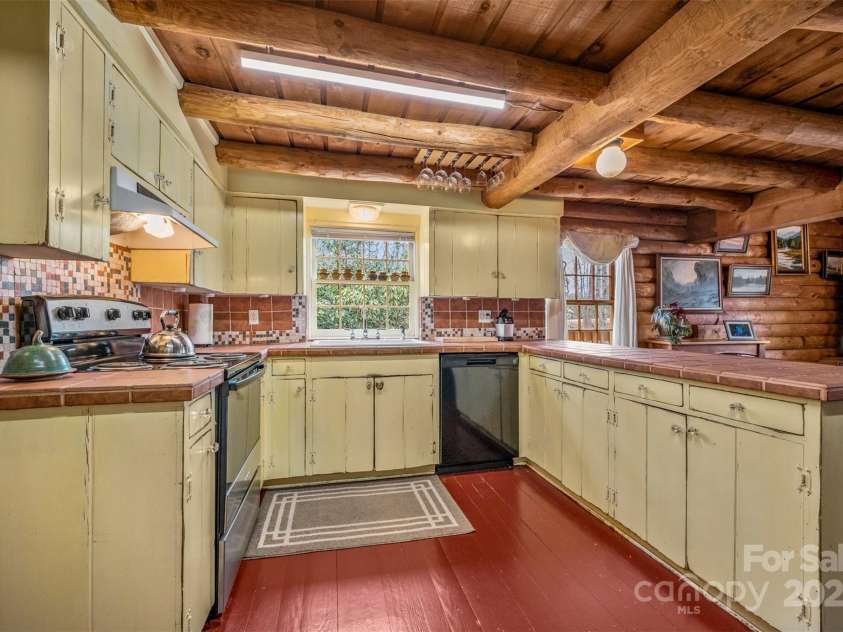 143 Caledonia Road, Landrum, SC 29356.  MLS# CAR4233851, YatesRealty ID 8841. 