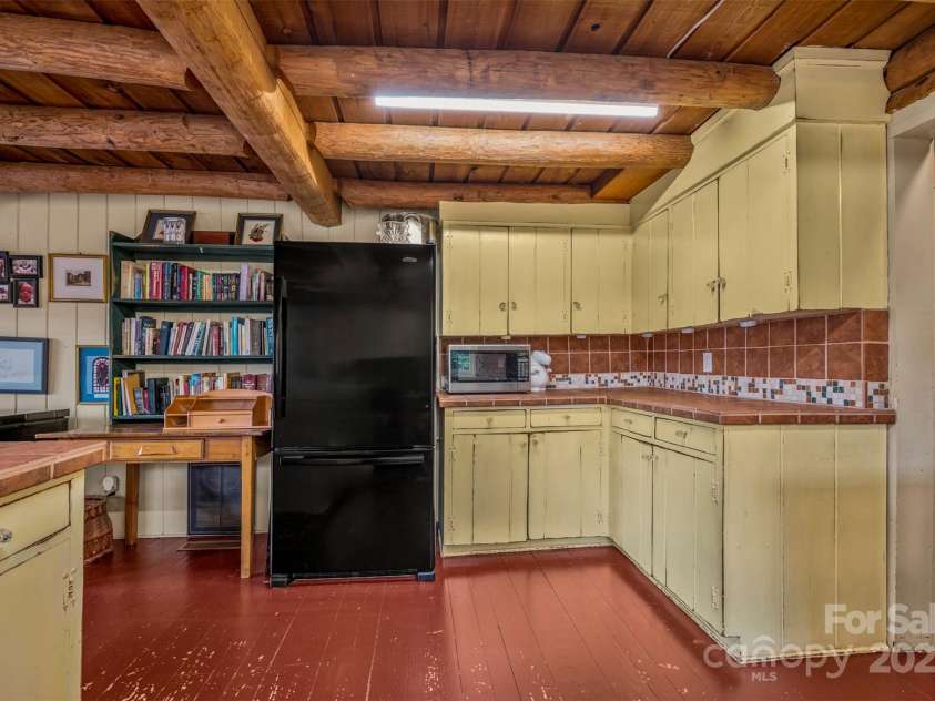 143 Caledonia Road, Landrum, SC 29356.  MLS# CAR4233851, YatesRealty ID 8841. 