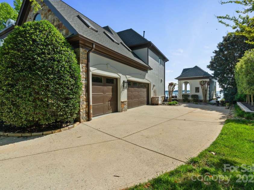 114 Ventana Court, Mooresville, NC 28117.  MLS# CAR4241186, YatesRealty ID 8842. Circle drive, finished 3 car garage, and outdoor kitchen