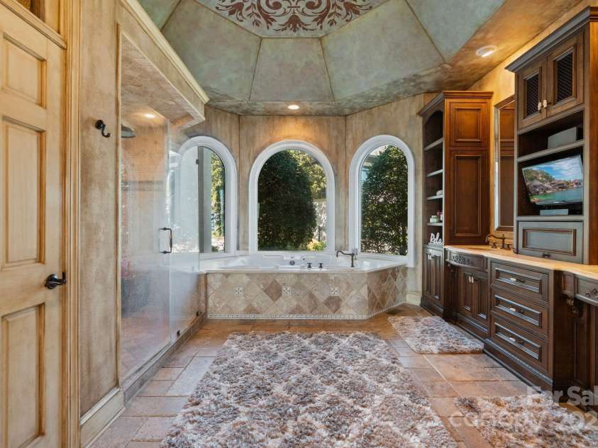 114 Ventana Court, Mooresville, NC 28117.  MLS# CAR4241186, YatesRealty ID 8842. Grand primary bathroom - ready for your special touch