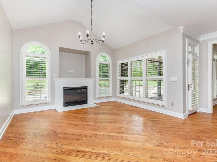 114 Misty Meadows Court, Mooresville, NC 28117.  MLS# CAR4280327, YatesRealty ID 8843. Keeping Room area with access to patio/pool