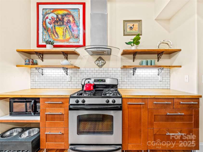 138 French Broad Avenue, Asheville, NC 28801.  MLS# CAR4301394, YatesRealty ID 8844. 