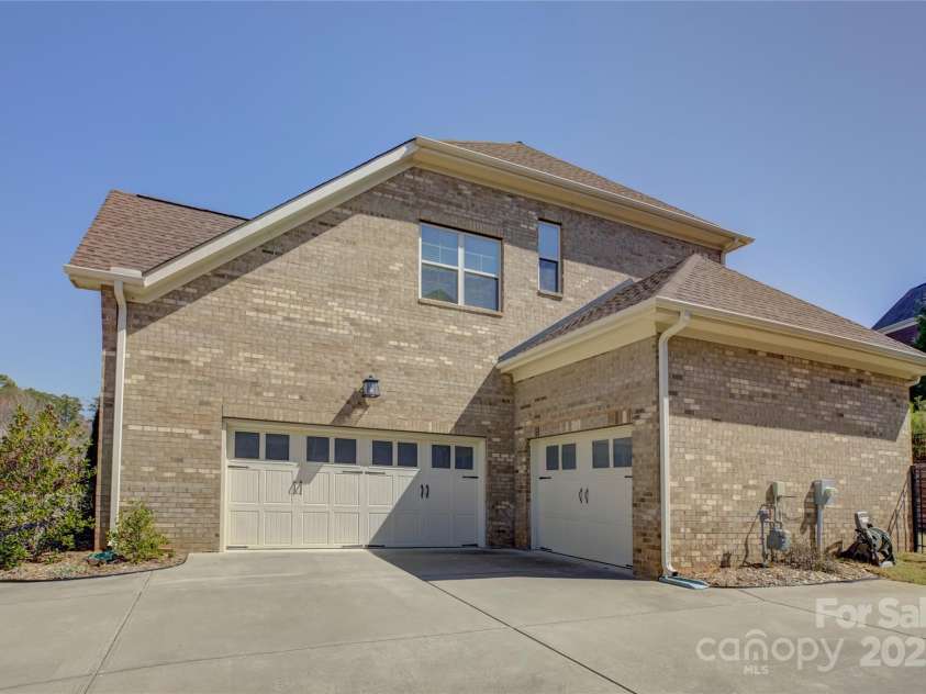 17809 Pawleys Plantation Lane, Charlotte, NC 28278.  MLS# CAR4230692, YatesRealty ID 8846. 3 car side load garage