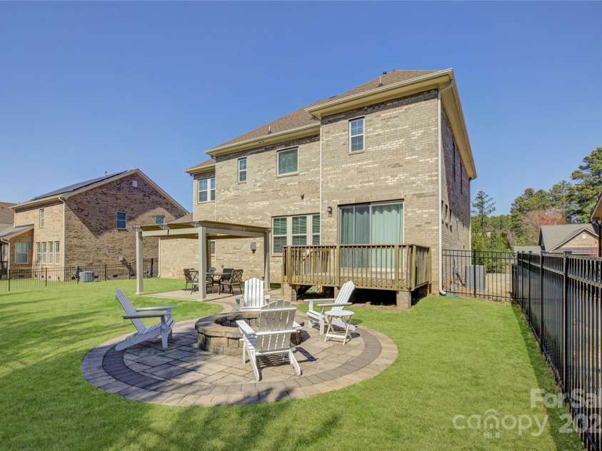 17809 Pawleys Plantation Lane, Charlotte, NC 28278.  MLS# CAR4230692, YatesRealty ID 8846. 