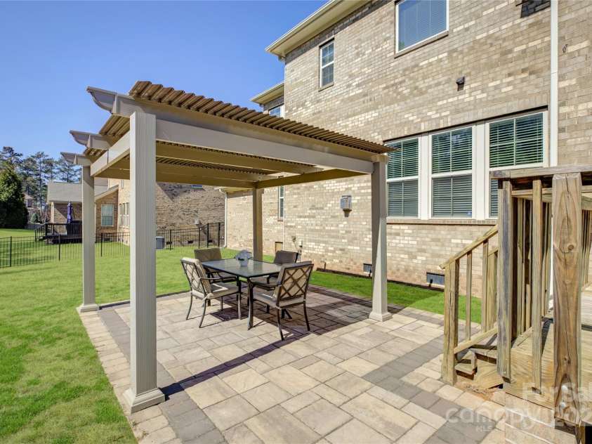 17809 Pawleys Plantation Lane, Charlotte, NC 28278.  MLS# CAR4230692, YatesRealty ID 8846. 