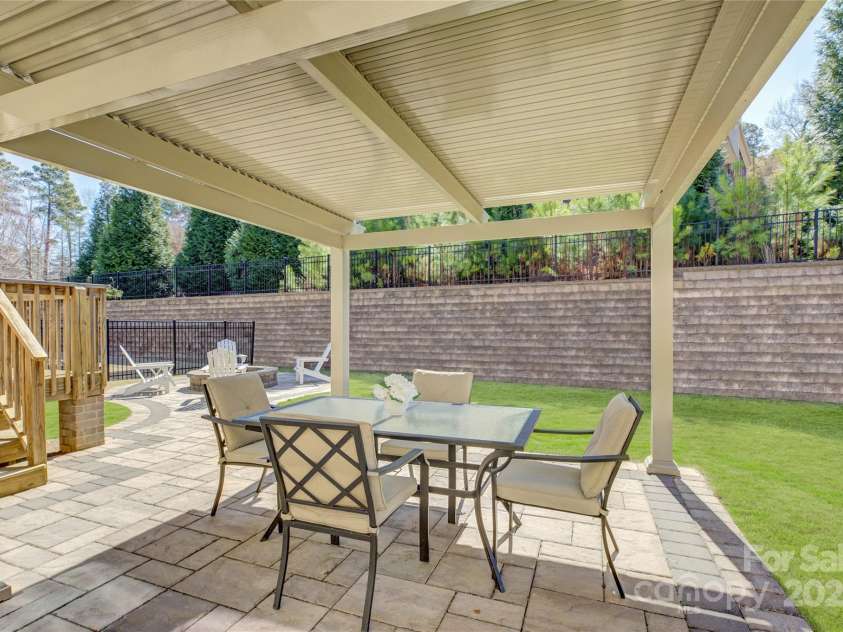 17809 Pawleys Plantation Lane, Charlotte, NC 28278.  MLS# CAR4230692, YatesRealty ID 8846. 