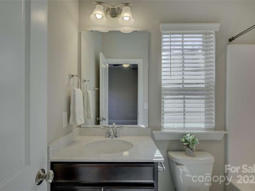17809 Pawleys Plantation Lane, Charlotte, NC 28278.  MLS# CAR4230692, YatesRealty ID 8846. Full bath for bedroom 2
