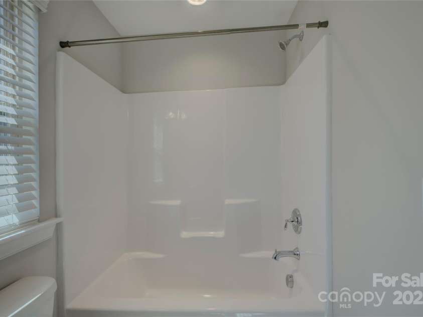 17809 Pawleys Plantation Lane, Charlotte, NC 28278.  MLS# CAR4230692, YatesRealty ID 8846. Full bath for bedroom 2