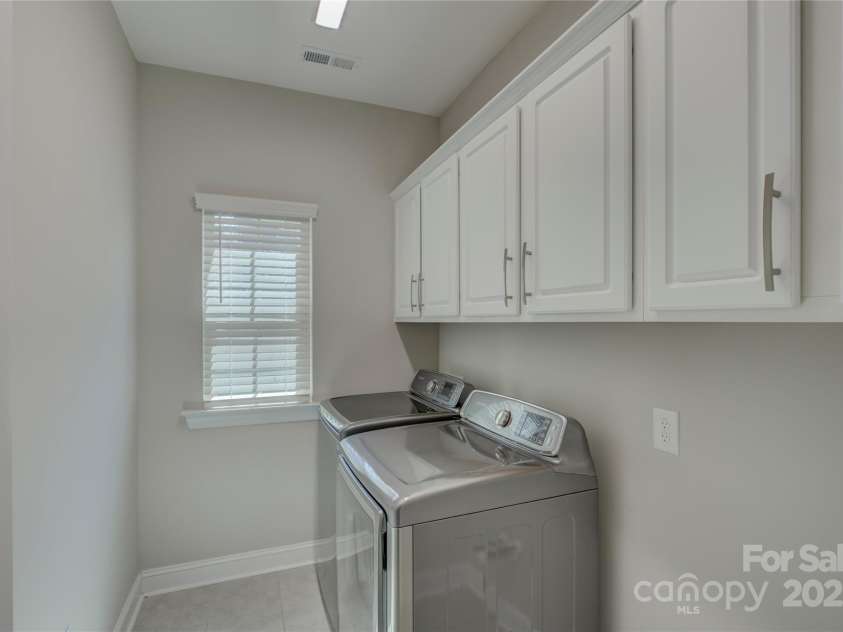 17809 Pawleys Plantation Lane, Charlotte, NC 28278.  MLS# CAR4230692, YatesRealty ID 8846. Laundry room