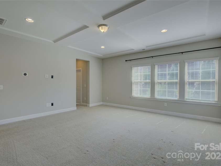 17809 Pawleys Plantation Lane, Charlotte, NC 28278.  MLS# CAR4230692, YatesRealty ID 8846. Primary suite